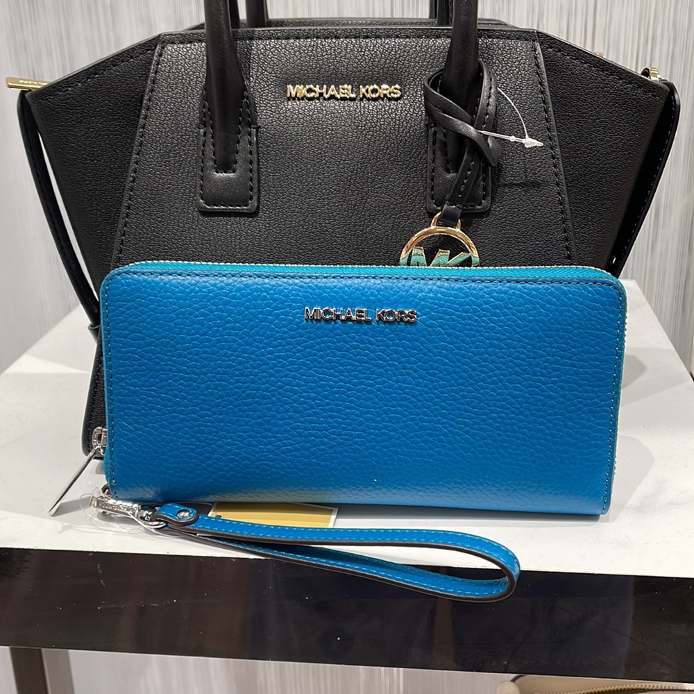 Michael Kors Jet Set Travel Large Travel CONTINENTAL 
Lagoon - Picture 16 of 16